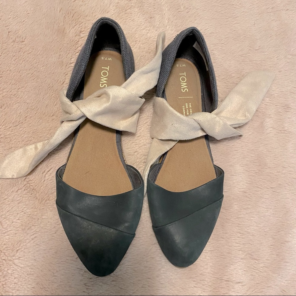 Tom’s Flats. Size 7. Gray and Pink.